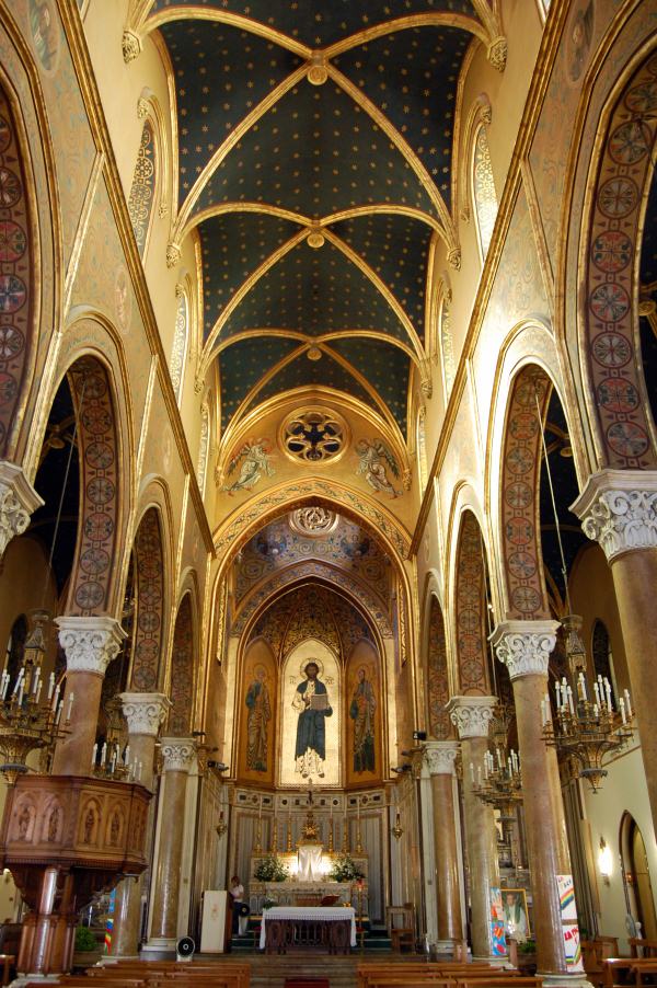 Immagine Chiesa Santi Pietro e Paolo navata centrale