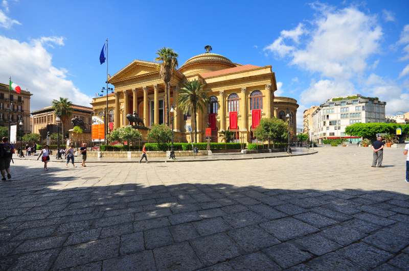 Immagine panoramica piazza Verdi
