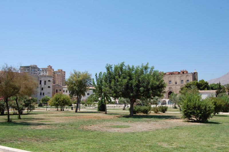 Immagine giardino veduta castello